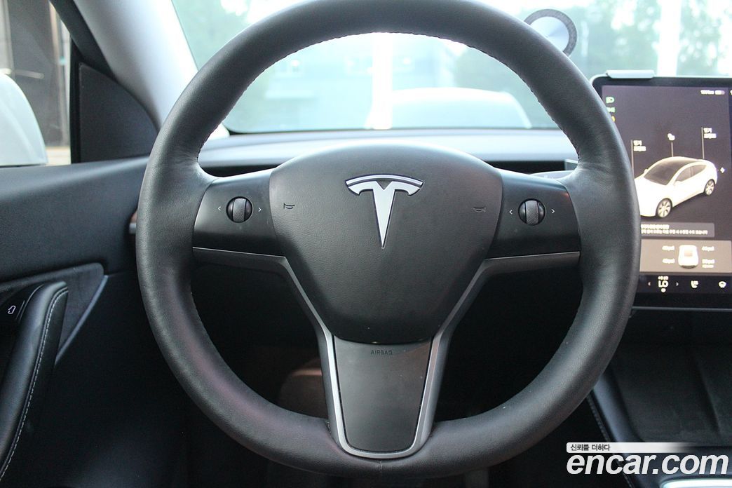 Tesla Model Y фото 8