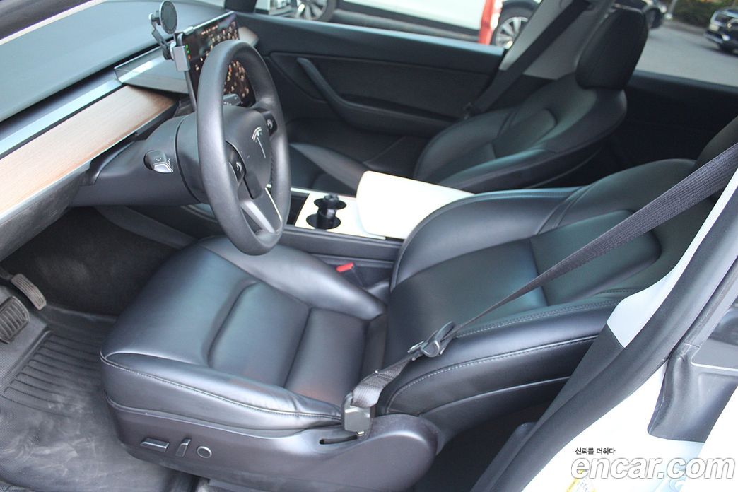 Tesla Model Y фото 12