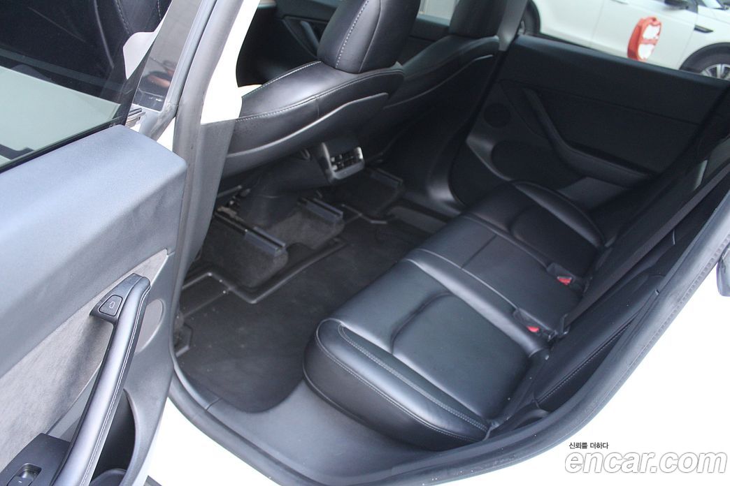 Tesla Model Y фото 13