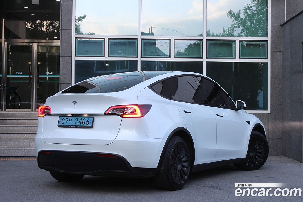 Tesla Model Y фото 18