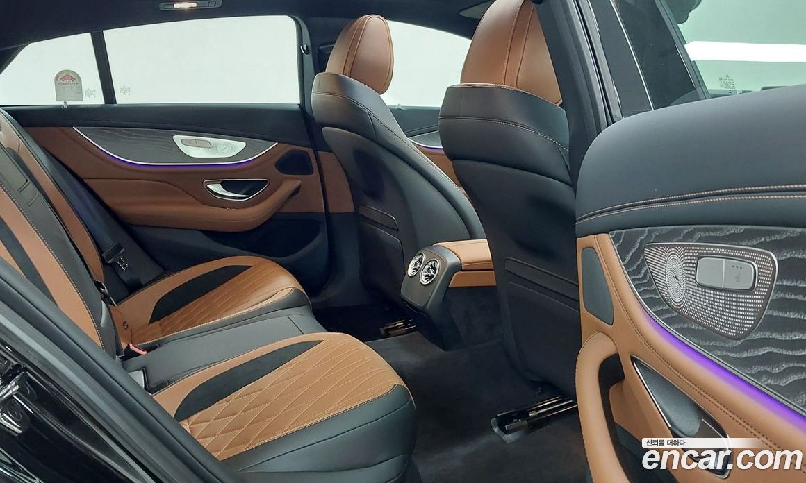 Mercedes-Benz AMG GT фото 10