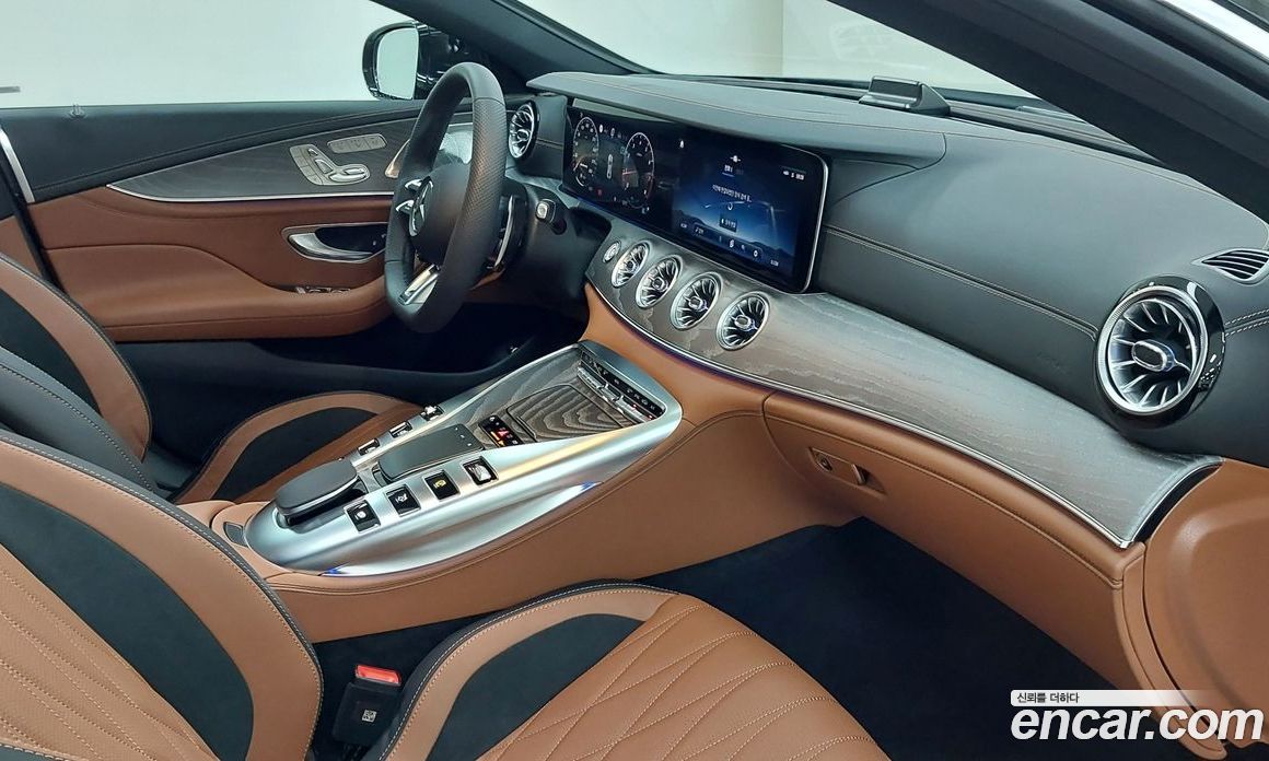 Mercedes-Benz AMG GT фото 13