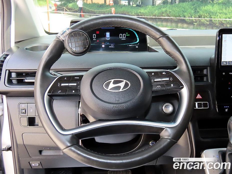 Hyundai Staria фото 8