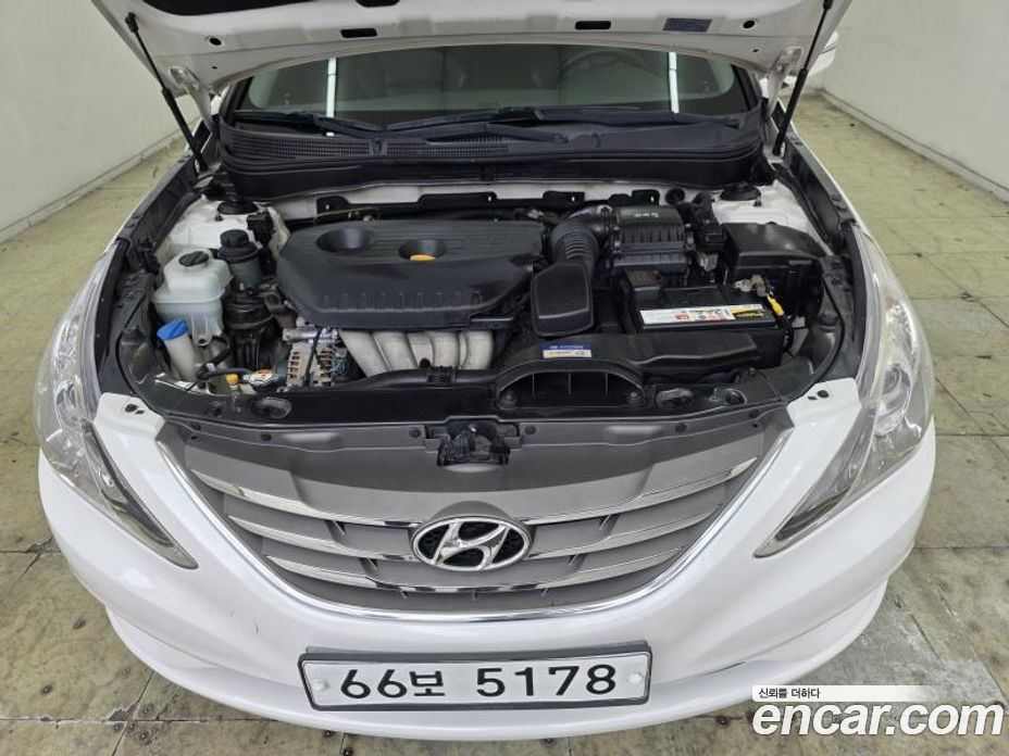 Hyundai Sonata (YF) фото 8