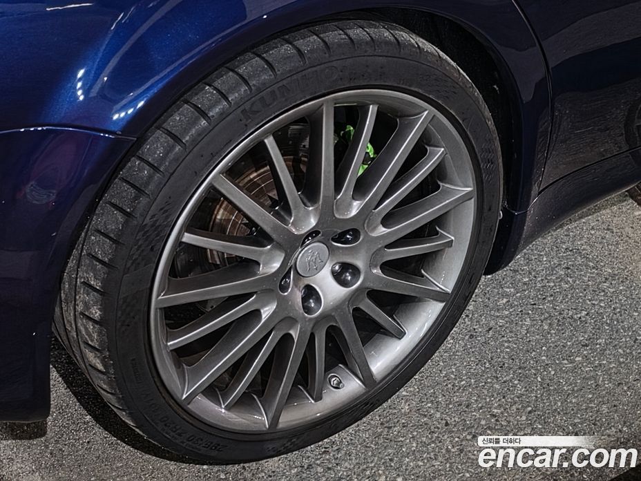 Maserati Quattroporte фото 5