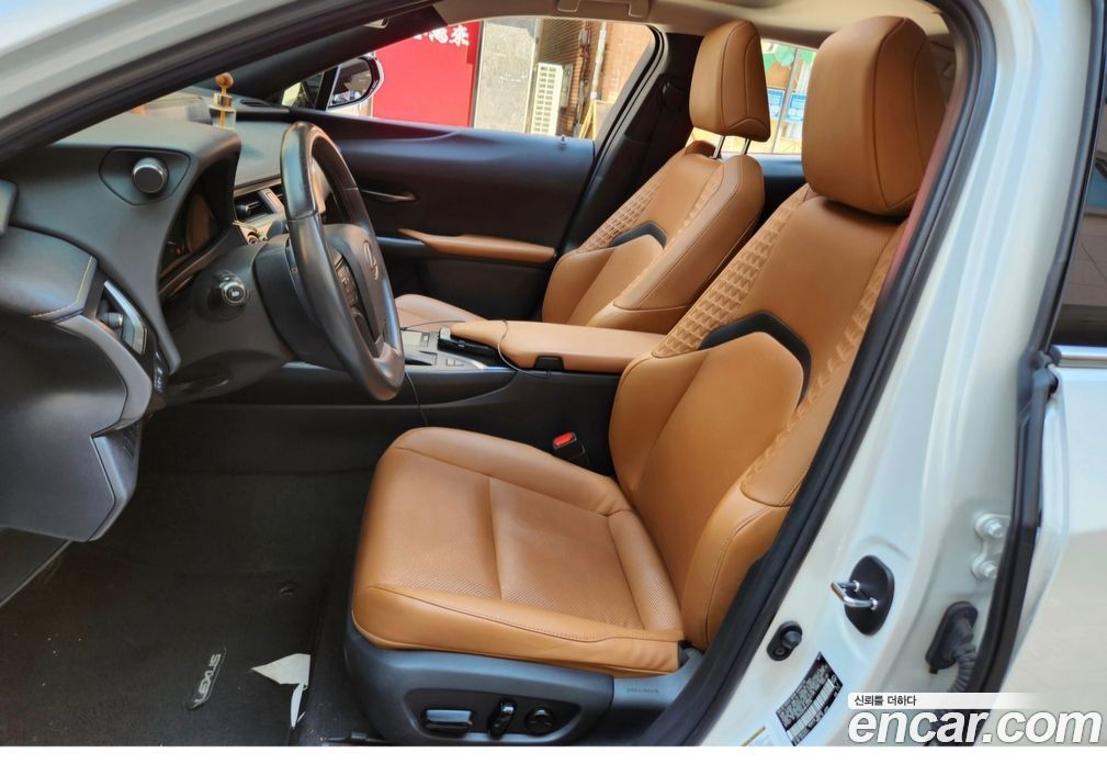 Lexus UX250h фото 11