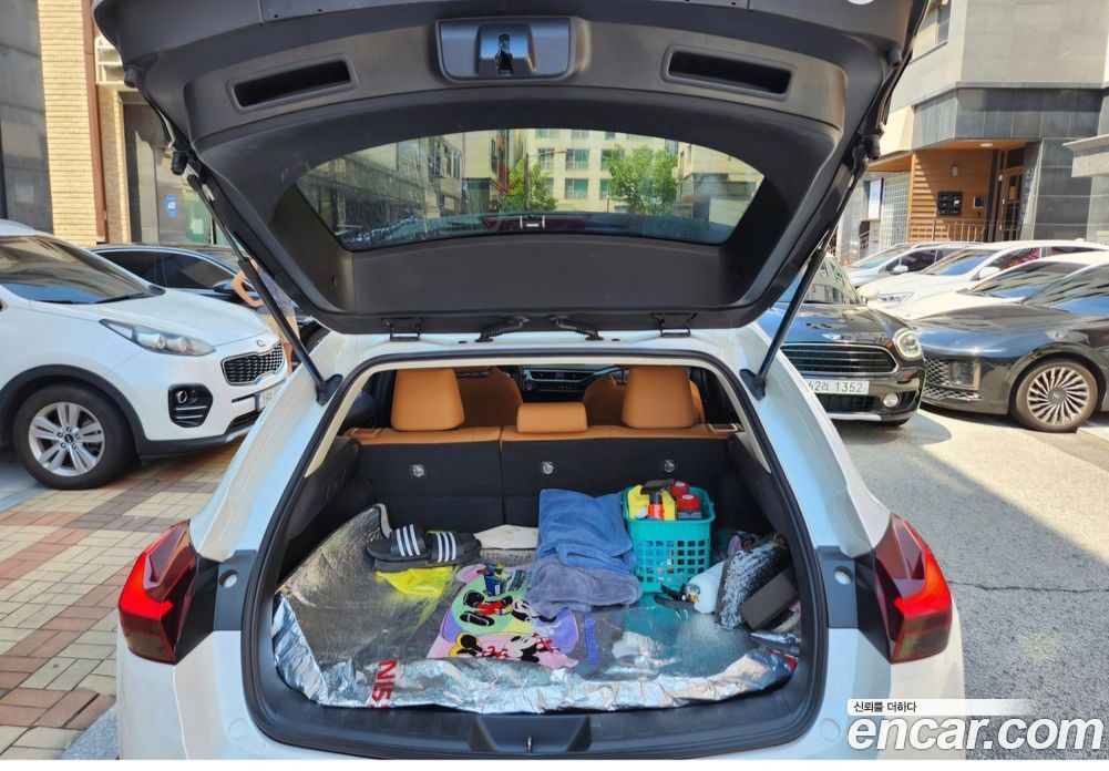 Lexus UX250h фото 17