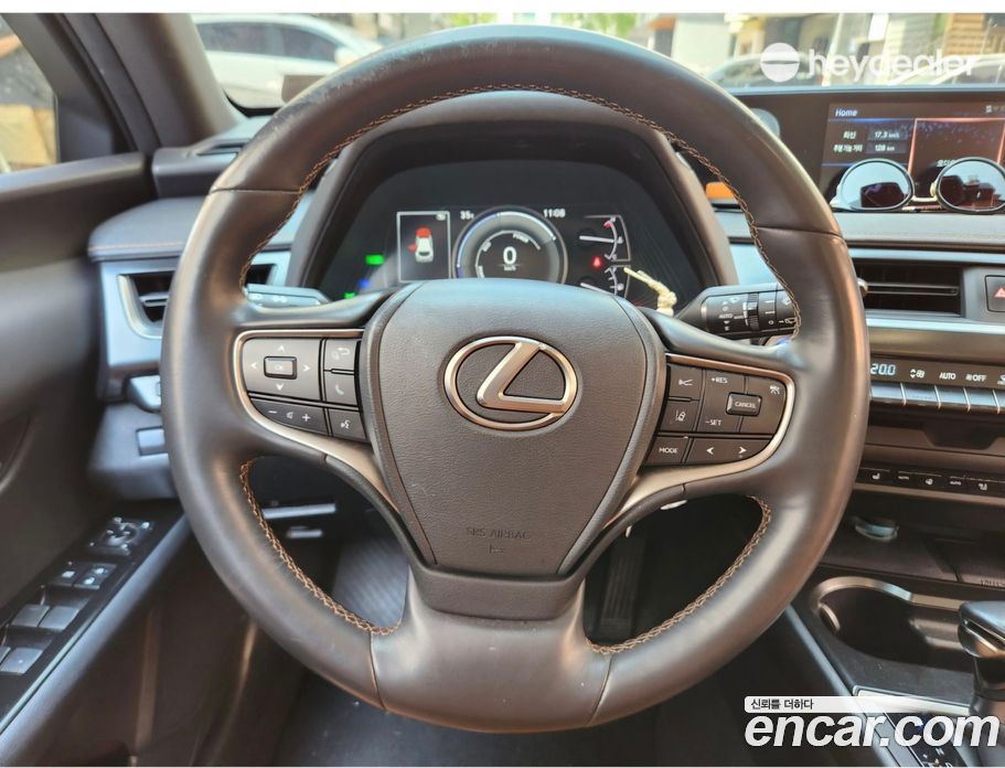 Lexus UX250h фото 18