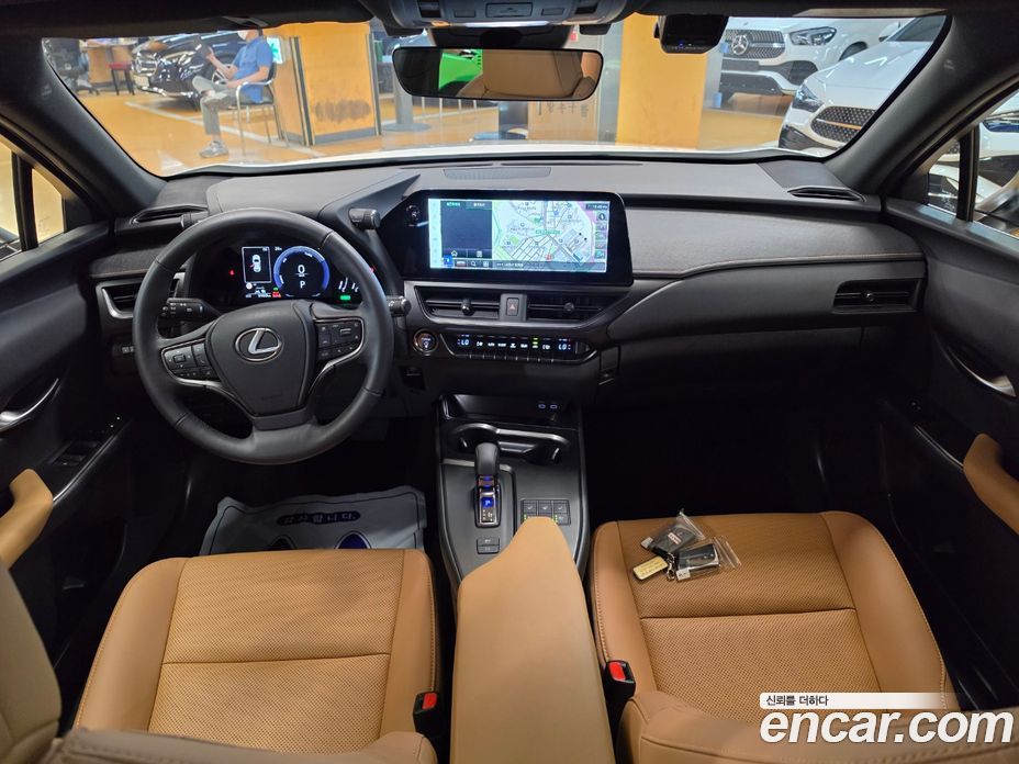 Lexus UX300h фото 7