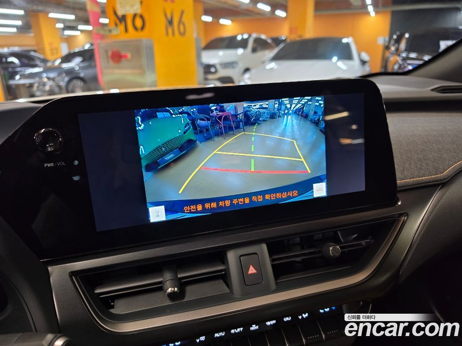 Lexus UX300h фото 11