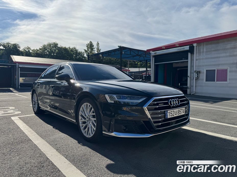Audi A8 (D5)