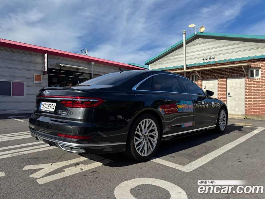 Audi A8 (D5) фото 2