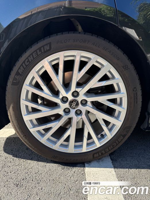 Audi A8 (D5) фото 5