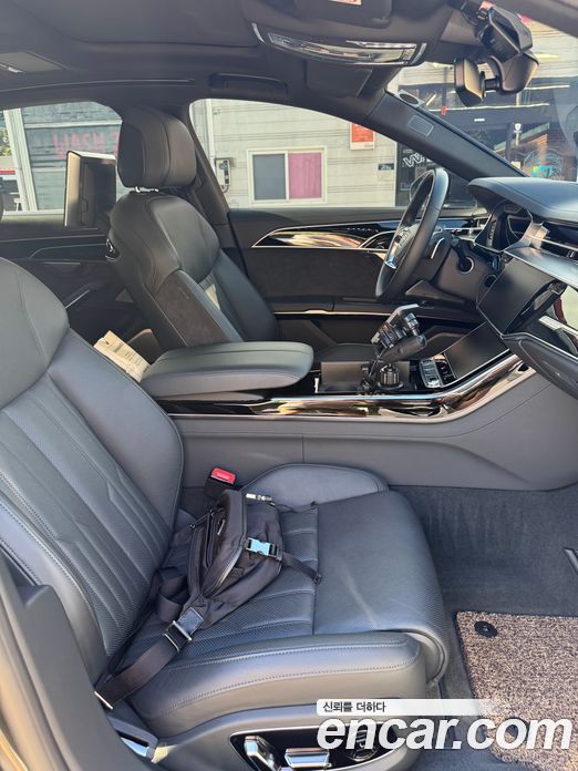Audi A8 (D5) фото 7