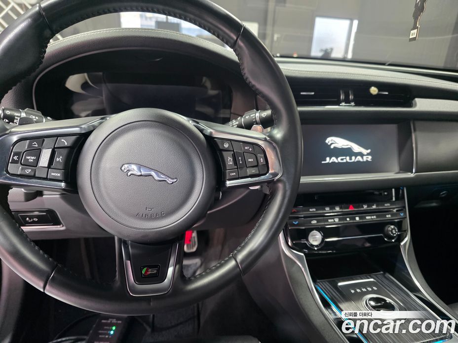 Jaguar XF (X260) фото 7