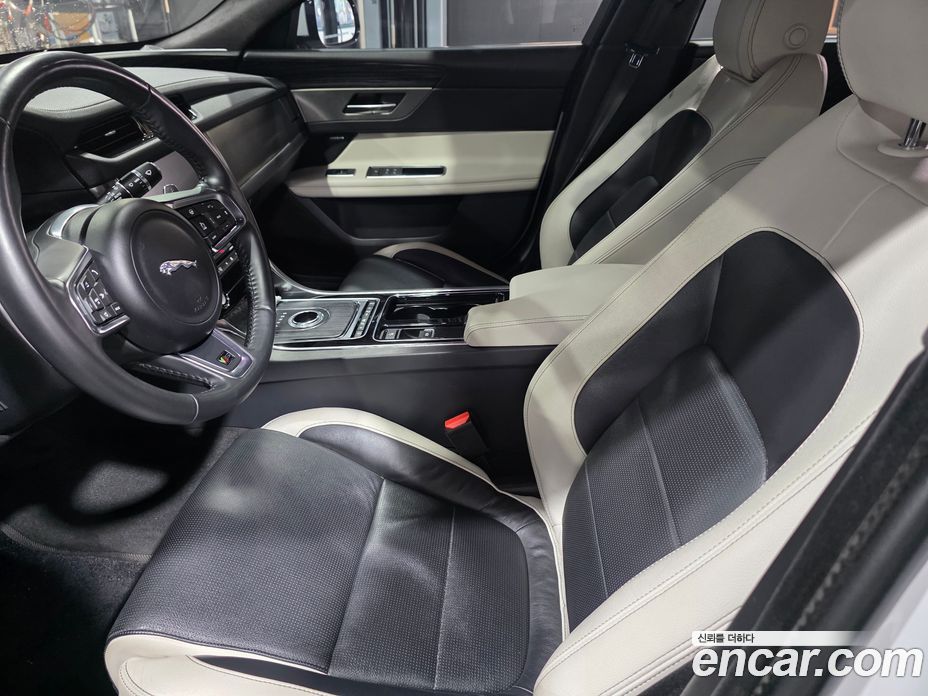 Jaguar XF (X260) фото 10