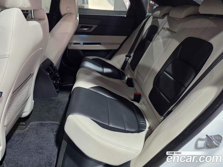 Jaguar XF (X260) фото 11