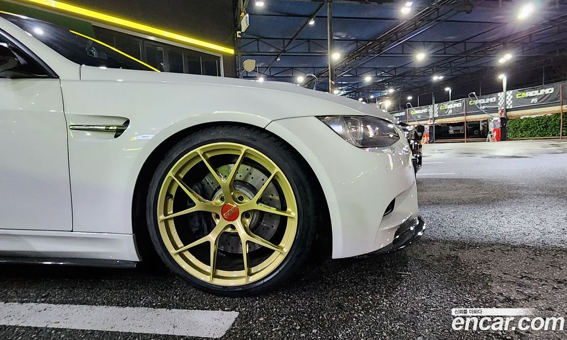 BMW M3 (E90) фото 5