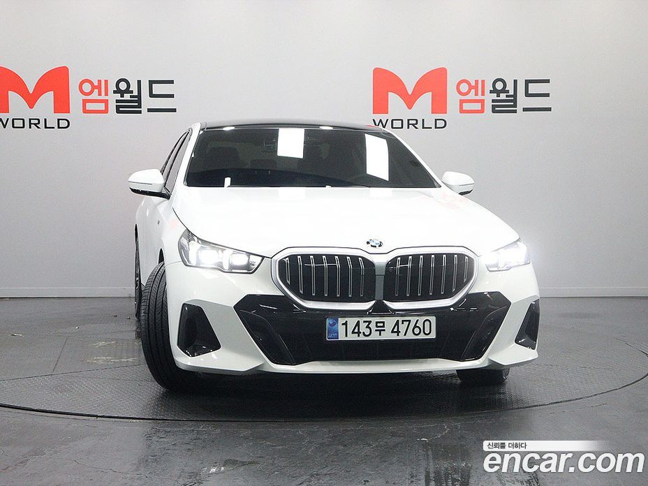 BMW 5-Series (G60) фото 3