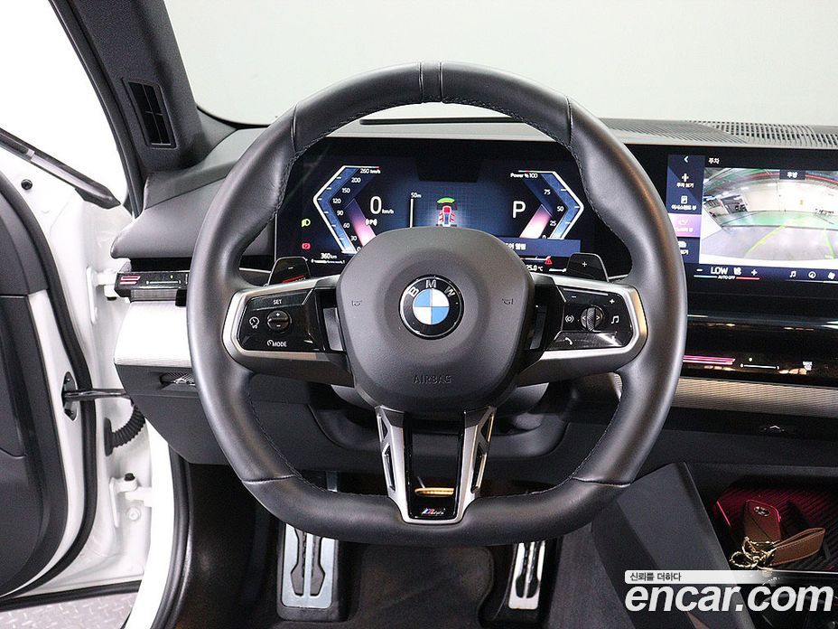 BMW 5-Series (G60) фото 7