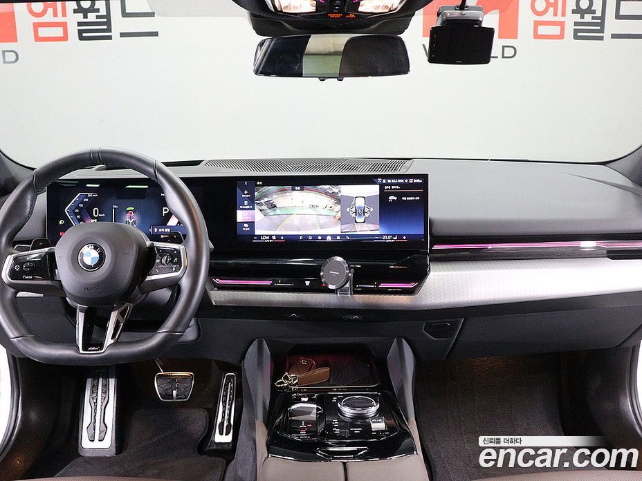 BMW 5-Series (G60) фото 8