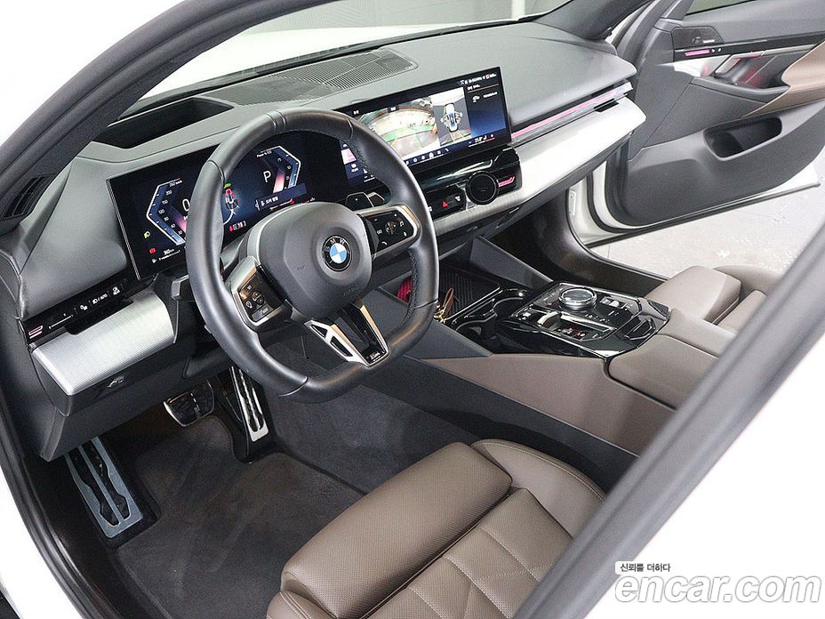 BMW 5-Series (G60) фото 10