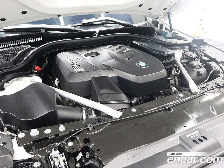 BMW 5-Series (G60) фото 13