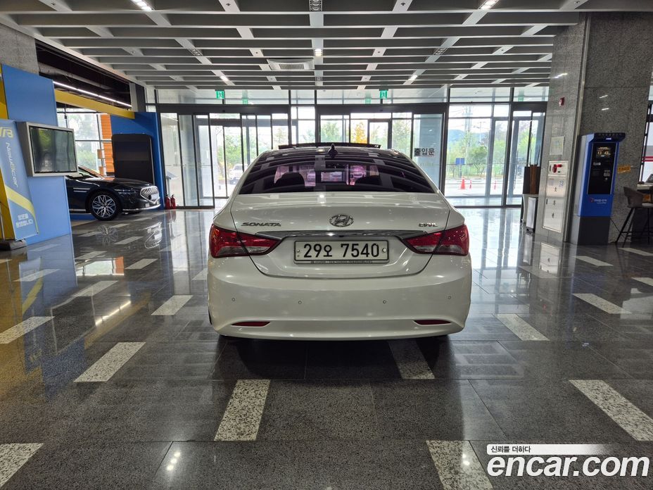 Hyundai Sonata The Brilliant фото 5