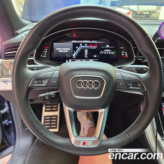 Audi Q8 (4M) фото 7