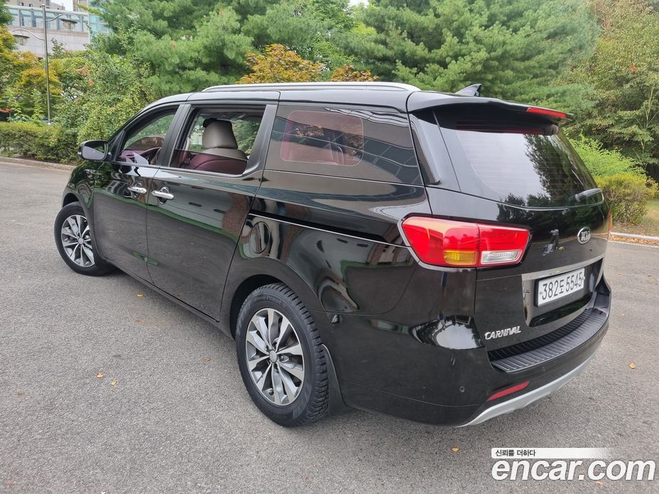 Kia Carnival 3rd Gen фото 5