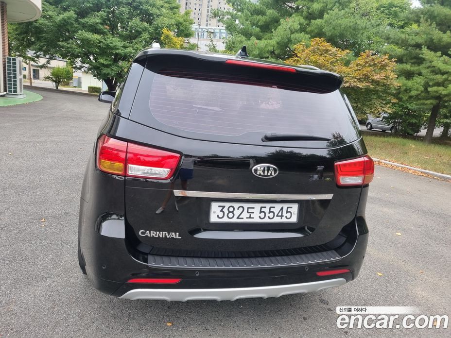 Kia Carnival 3rd Gen фото 6