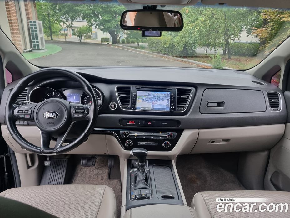 Kia Carnival 3rd Gen фото 10