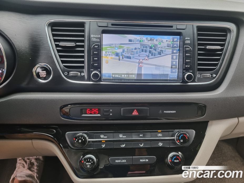 Kia Carnival 3rd Gen фото 14