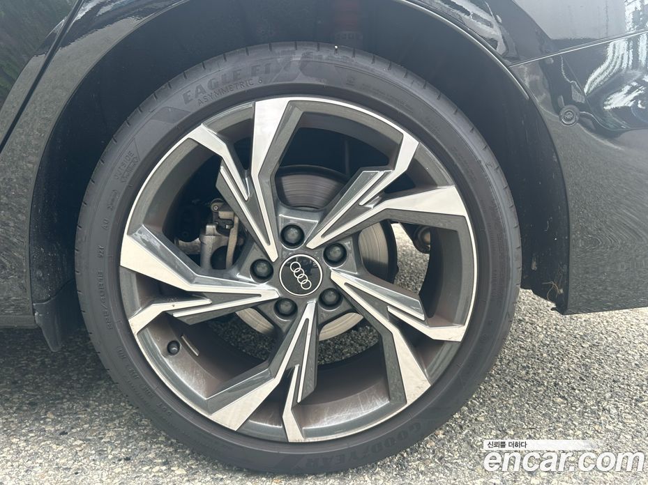 Audi A3 (8Y) фото 5