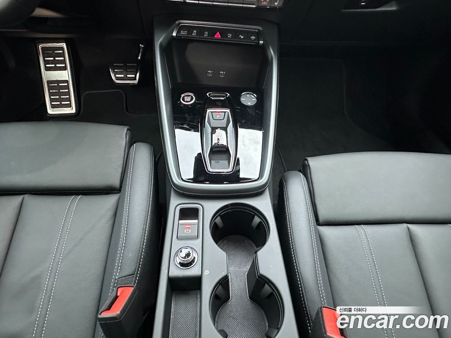 Audi A3 (8Y) фото 9