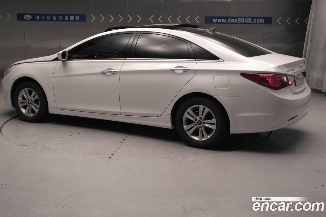 Hyundai Sonata (YF) фото 2
