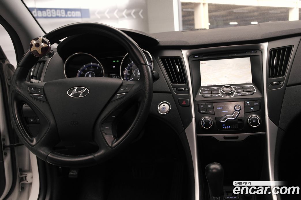 Hyundai Sonata (YF) фото 12