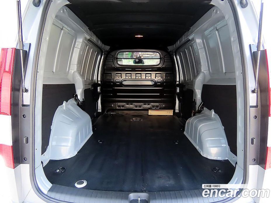 Hyundai Staria фото 17