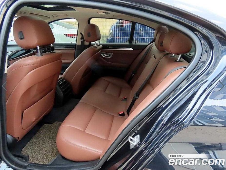 BMW 5-Series (F10) фото 6