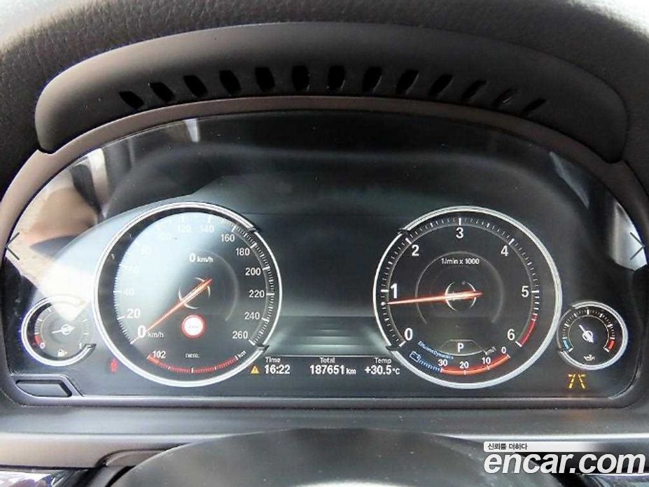 BMW 5-Series (F10) фото 9
