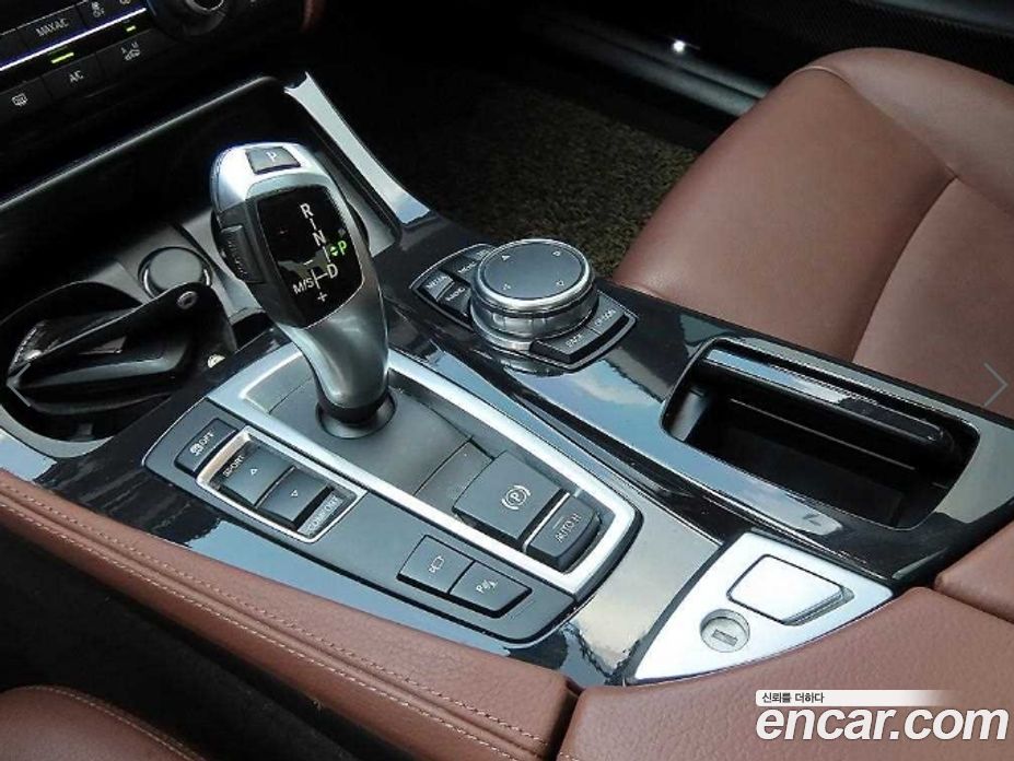 BMW 5-Series (F10) фото 11