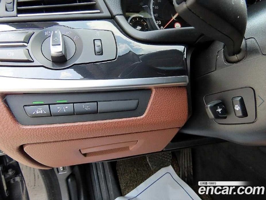 BMW 5-Series (F10) фото 13