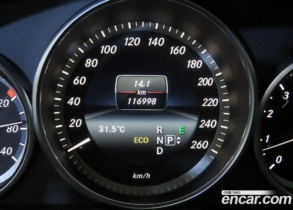 Mercedes-Benz E-Class W212 фото 9