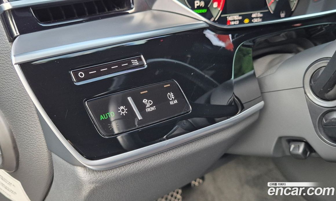 Audi A8 (D5) фото 9