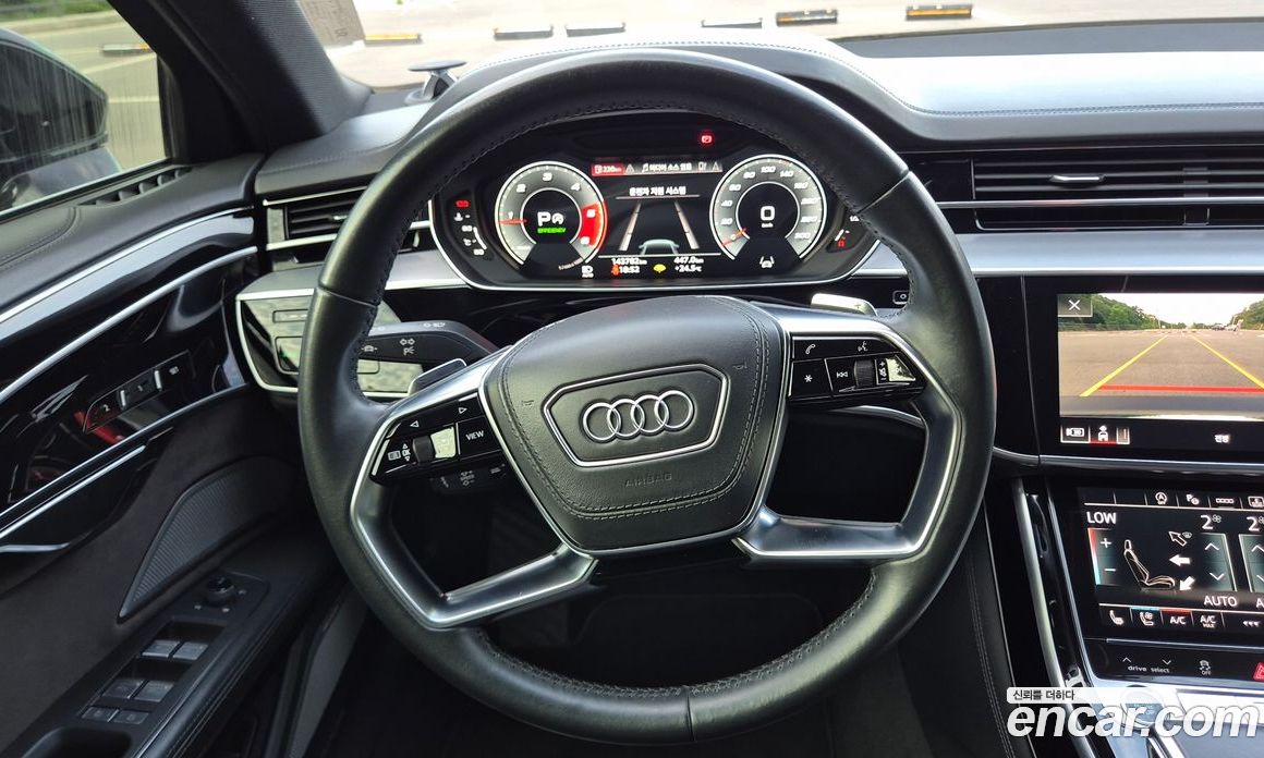Audi A8 (D5) фото 10