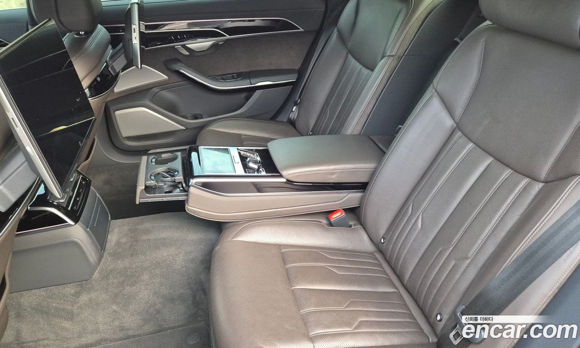 Audi A8 (D5) фото 13