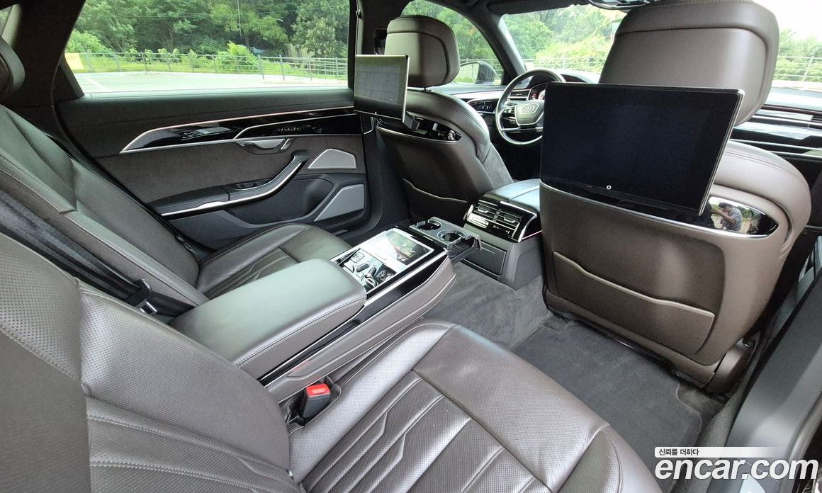 Audi A8 (D5) фото 15