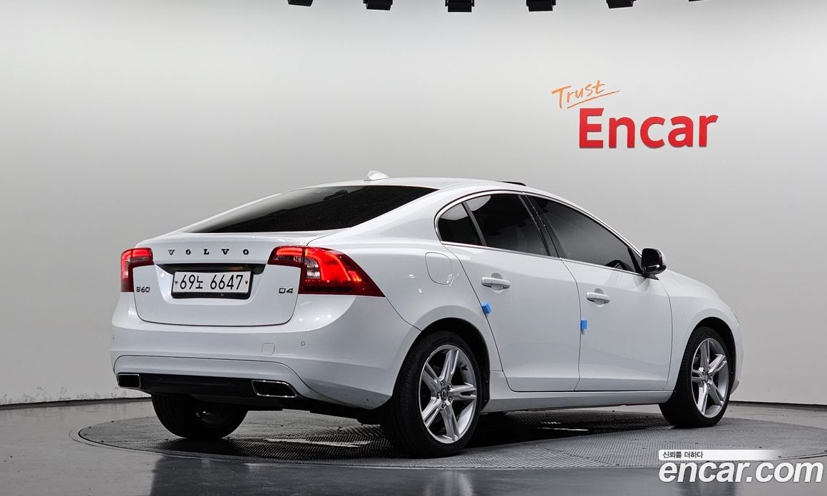 Volvo S60 фото 2