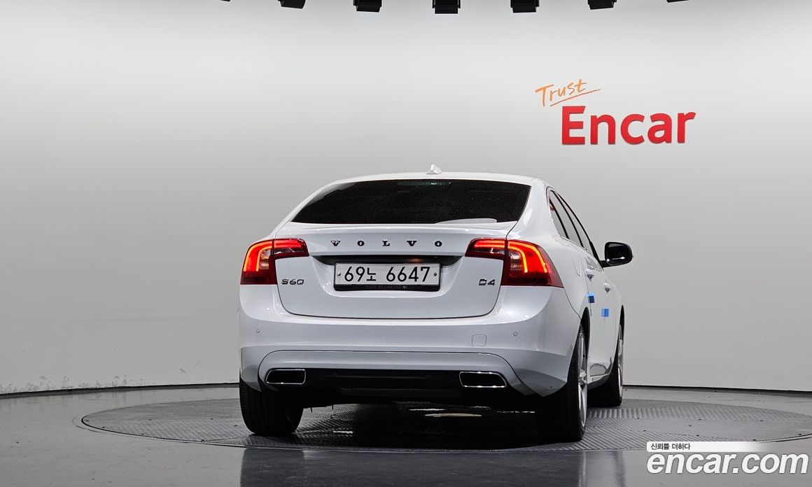 Volvo S60 фото 4