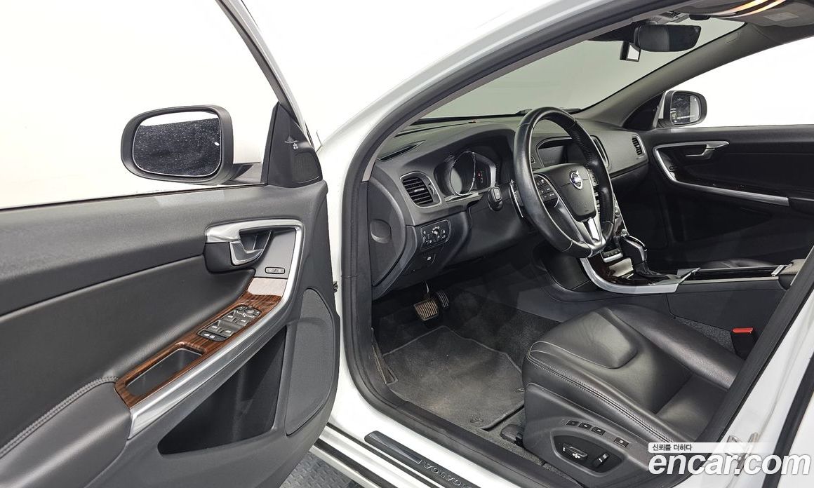 Volvo S60 фото 10
